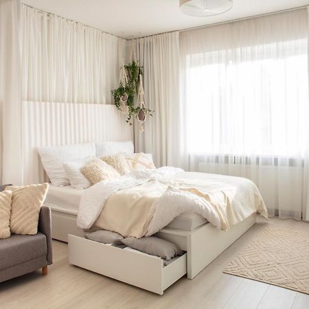 Light Room By Zoom Apartments Братислава Экстерьер фото
